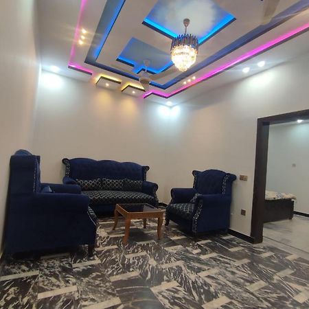 רוואלפינדי Lavish Residency Guest House Fasial Town מראה חיצוני תמונה